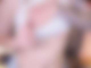 Live cam show with Anna - Nipple Piercings on AdultVida.com