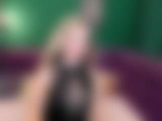 Live cam show with EvaMoran - Petite on Camming Site