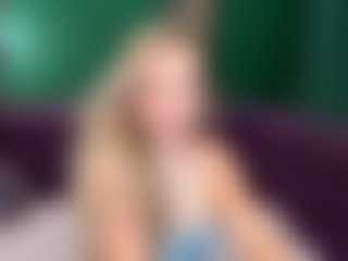 Live cam show with EvaMoran - Petite Young Adult on Gym Cam Girls