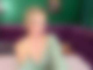 Live cam show with EvaMoran - Fingering on madthumbs