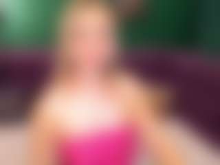 Live cam show with EvaMoran - Average on Streamer API