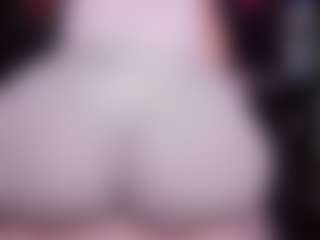 Live cam show with RaissaSky - Oil on SpunkLive