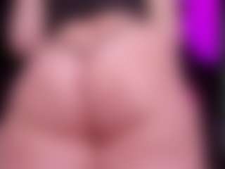RaissaSky MILF webcam performer live streaming