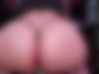 RaissaSky MILF webcam performer live streaming
