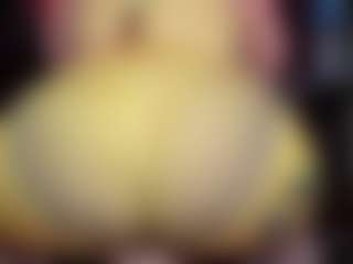 Live cam show with RaissaSky - Small Tits Mature on SpunkLive
