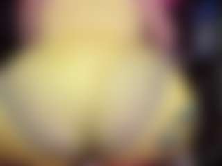 Live cam show with RaissaSky - Fingers on Camsoda
