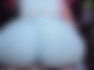 Live cam show with RaissaSky - Spank Mature on Camsoda