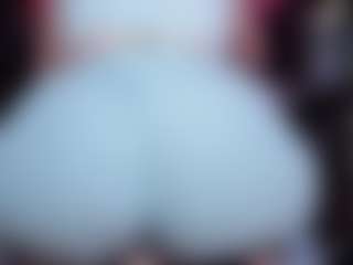 Live cam show with RaissaSky - Handjob on Camming Site