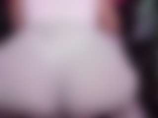 RaissaSky MILF webcam performer live streaming