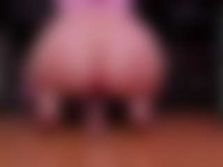 RaissaSky MILF webcam performer live streaming