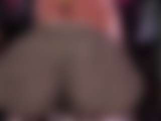 Live cam show with RaissaSky - Spank on TeamSkeetLive