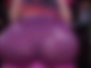 Live cam show with RaissaSky - Flashing on Camsoda