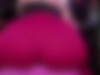 Live cam show with RaissaSky - Strip Mature on livesuperchat.net