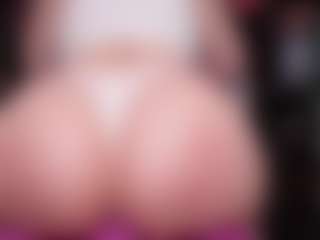 Live cam show with RaissaSky - Shaved Pussy Mature on Camsoda