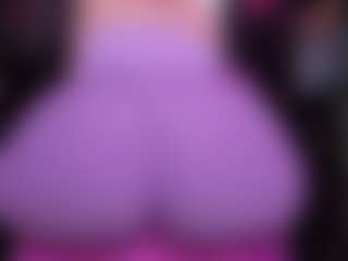 RaissaSky MILF webcam performer live streaming