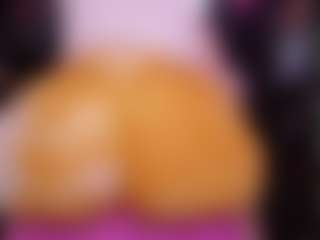 RaissaSky MILF webcam performer live streaming