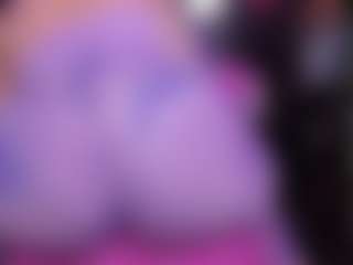RaissaSky MILF webcam performer live streaming