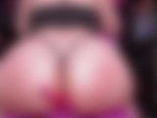 Live cam show with RaissaSky - BBW on SquirtSoMuch
