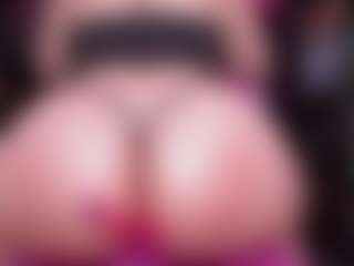 Live cam show with RaissaSky - Lush MILF on sexylive.show