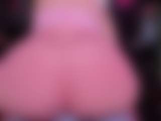 RaissaSky MILF webcam performer live streaming