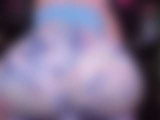 RaissaSky MILF webcam performer live streaming