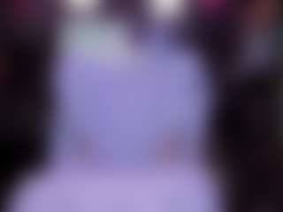 Live cam show with RaissaSky - Oil on Camsoda