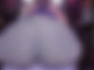 Live cam show with RaissaSky - Oil on Camsoda