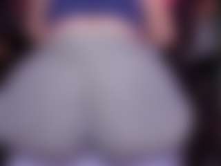 Live cam show with RaissaSky - Fingering MILF on Camsoda