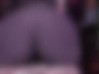 Live cam show with RaissaSky - Brown Hair MILF on Camsoda