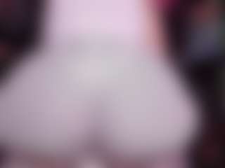 Live cam show with RaissaSky - Striptease on Camsoda