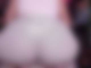 Live cam show with RaissaSky - Striptease on Camsoda