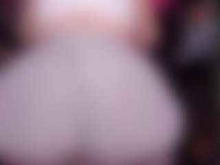 Live cam show with RaissaSky - Oil on Camsoda