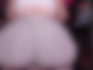Live cam show with RaissaSky - Brown Hair MILF on livesuperchat.net