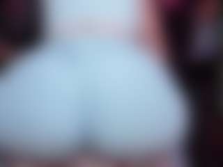 Live cam show with RaissaSky - Spank Mature on CamClone