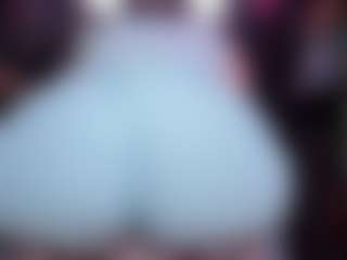 RaissaSky MILF webcam performer live streaming