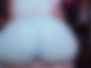 RaissaSky MILF webcam performer live streaming
