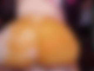 Live cam show with RaissaSky - Spank Mature on ObeyMaria