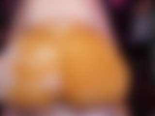 Live cam show with RaissaSky - Fingering MILF on sexylivex.com
