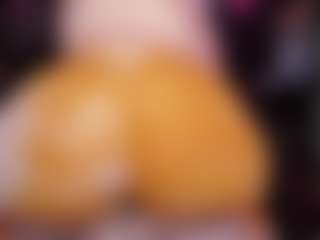 Live cam show with RaissaSky - Brown Hair MILF on CamSextacy