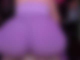 Live cam show with RaissaSky - Oil on Camsoda