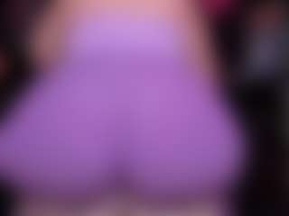 Live cam show with RaissaSky - Fingering MILF on Camsoda