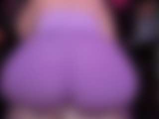 Live cam show with RaissaSky - Mature MILF on Camsoda
