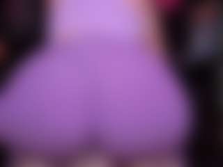 Live cam show with RaissaSky - Spy Mature on Camsoda