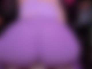 Live cam show with RaissaSky - Curvy MILF on Camsoda