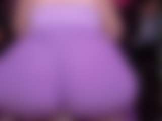 Live cam show with RaissaSky - Brown Hair MILF on Soda Cam