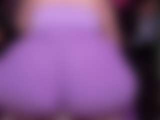 Live cam show with RaissaSky - Brown Eyes Mature on Camsoda