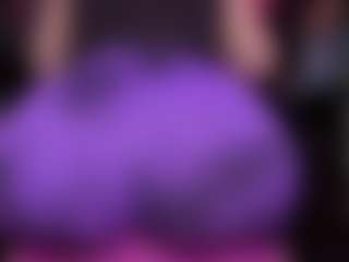 Live cam show with RaissaSky - Strip MILF on Camsoda