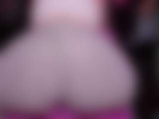 Live cam show with RaissaSky - Oil on Camsoda