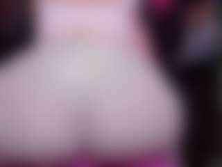 RaissaSky MILF webcam performer live streaming