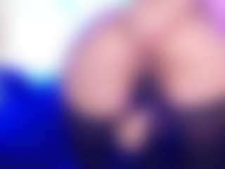 Live cam show with NanaLeon - Petite on StripNow